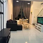 2 Guest Duplex City Center Eko Cheras Mall Kuala Lumpur Pavilion Bukit Bintang Klcc Petaling Street Central Market National Zoo Batu Caves Merdeka Square