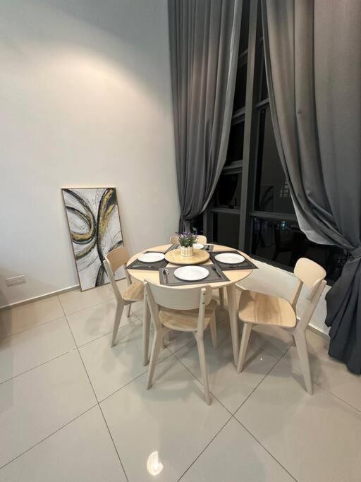 2 Guest Duplex Center Eko Cheras Mall Pavilion Bukit Bintang Klcc Petaling Street Market National Zoo Batu Caves Merdeka Square Kuala Lumpur