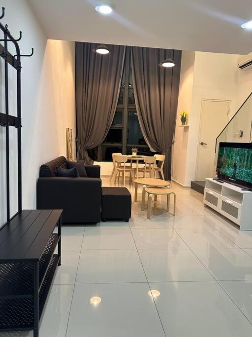 2 Guest Duplex Center Eko Cheras Mall Pavilion Bukit Bintang Klcc Petaling Street Market National Zoo Batu Caves Merdeka Square Pangsapuri *