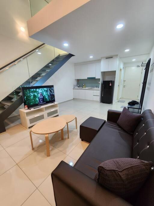 2 Guest Duplex Center Eko Cheras Mall Pavilion Bukit Bintang Klcc Petaling Street Market National Zoo Batu Caves Merdeka Square Kuala Lumpur