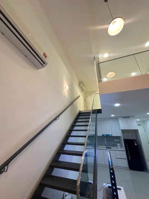 Pangsapuri 2 Guest Duplex Center Eko Cheras Mall Pavilion Bukit Bintang Klcc Petaling Street Market National Zoo Batu Caves Merdeka Square *