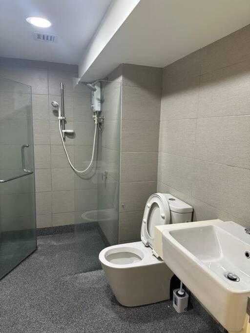 2 Guest Duplex Center Eko Cheras Mall Pavilion Bukit Bintang Klcc Petaling Street Market National Zoo Batu Caves Merdeka Square * Kuala Lumpur