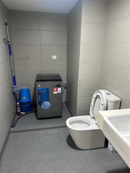 2 Guest Duplex Center Eko Cheras Mall Pavilion Bukit Bintang Klcc Petaling Street Market National Zoo Batu Caves Merdeka Square Kuala Lumpur